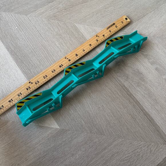 Hot Wheels W1479 Gorilla Takedown Wall Track Builder Replacement Part Piece - Picture 5 of 5